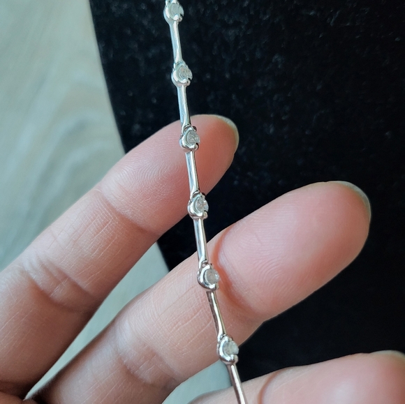 2-carat Round-Brilliant Diamond Station Necklace in 18K White gold setting - Picture 4 of 17